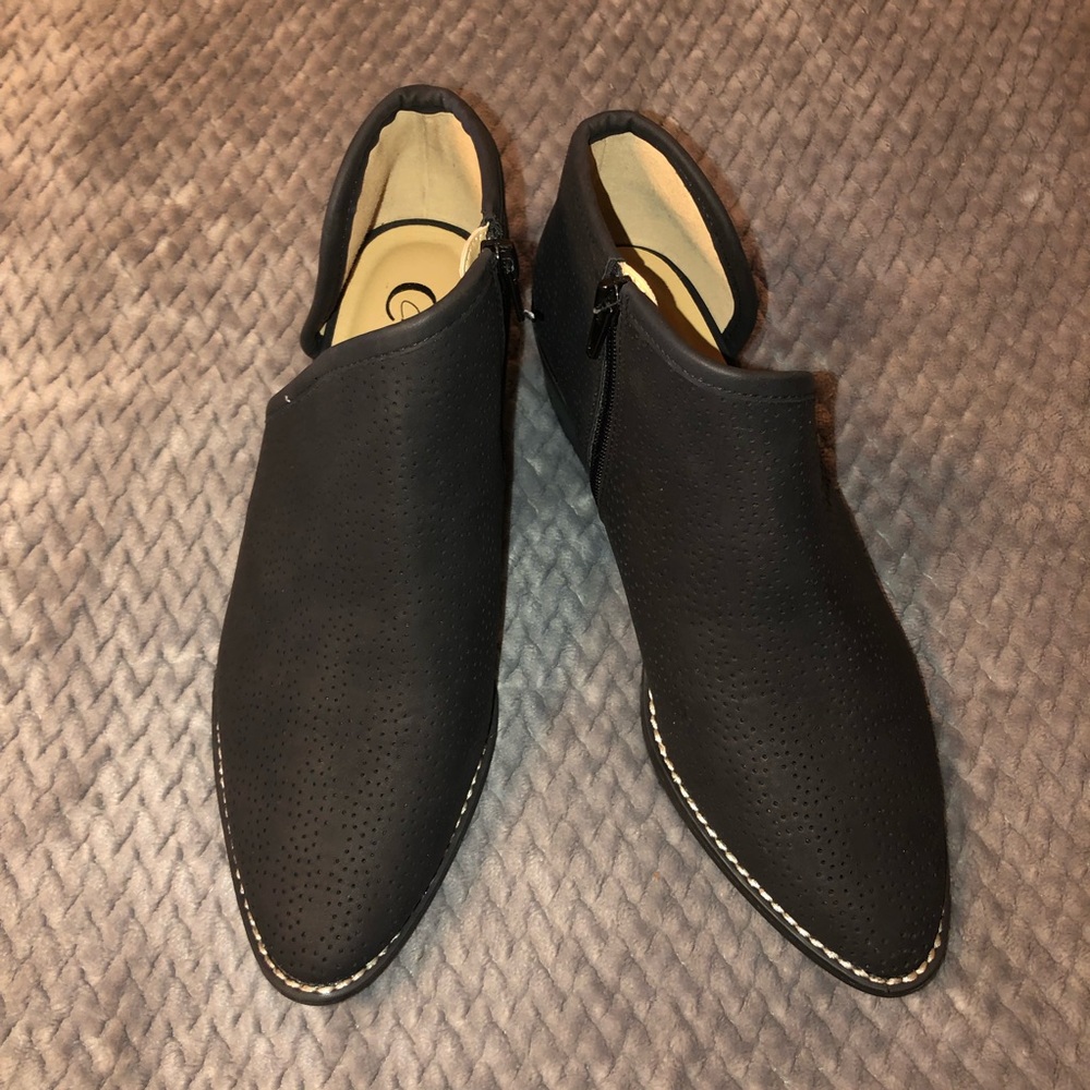 NWOT Black Ankle Shoes